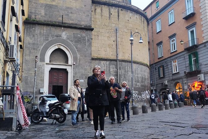 Naples Walking Tour: Old Town and Spaccanapoli - Entering Old Town: Piazza Dante to Port’Alba