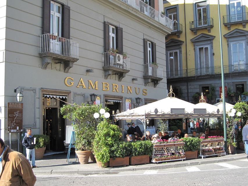 Napoli: Walking Tour of Naples with Local Tour Guide - Why Naples makes more sense with a local walking guide
