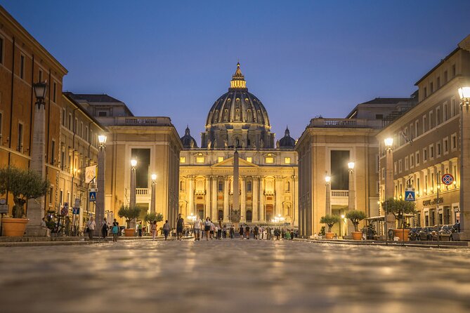 Night Tour of Rome with Local Pizza Dinner and Gelato Experience - Pantheon and Piazza Navona: iconic geometry in softer light