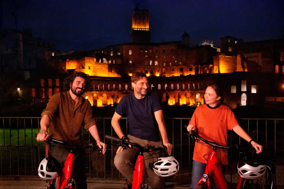 Night Tour of Rome with Top E-bike & optional Italian Dinner - Pantheon at dusk and Sant’Ignazio: where the guide’s timing matters