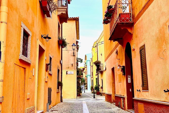 Olbia : Private Romantic Tuk-Tuk Tour - Getting on board: meeting at Molo Brin (and what to expect near the port)