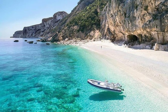 One day guided boat tour along the Baunei coast. - Why Baunei’s coast works best from a boat