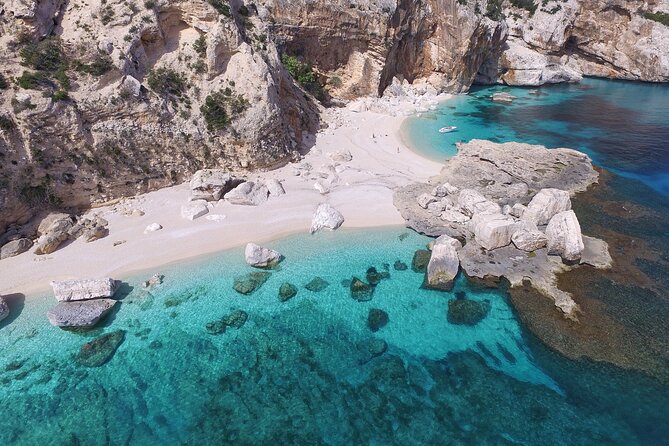 One day guided boat tour along the Baunei coast. - Piscine di Venere and Cala Luna: the water stops that define the day