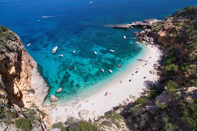 One day guided boat tour along the Baunei coast. - Starting on time: what to do at the Porto Turistico meeting point
