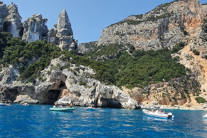 One day tour in rubber dinghy in the Gulf of Orosei with Skipper - Meeting point in Cala Gonone at 10:00am: make your morning easy