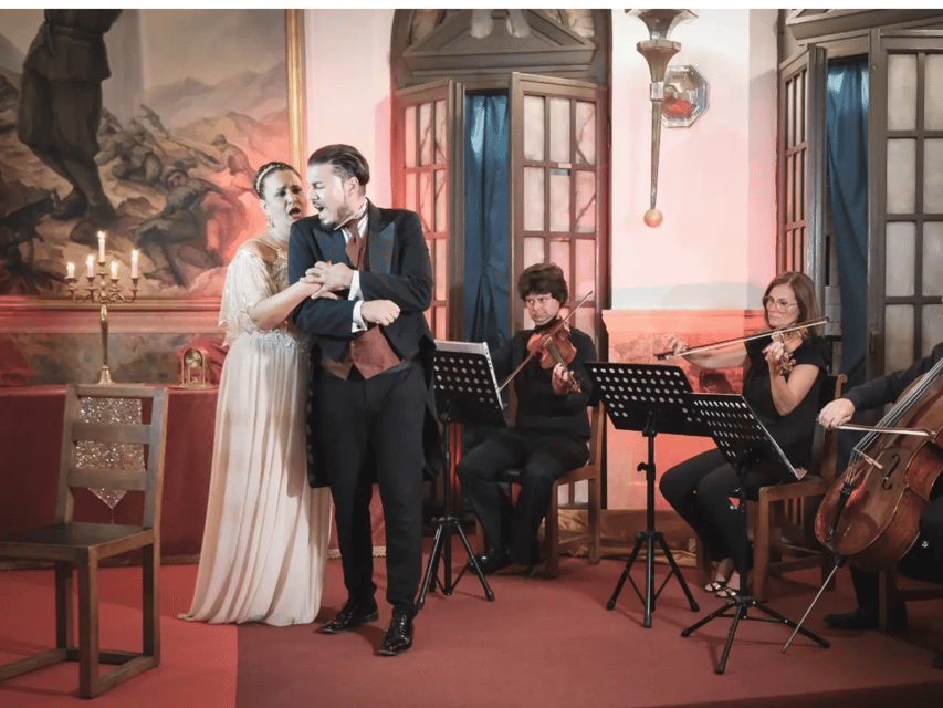 Opera Concert in Verona Palace with Prosecco - Meet the performers in the atrium: the part that makes it feel personal