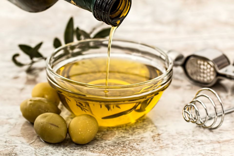 Ostuni: Olive Oil Tasting Tour - The tasting of three organic oils: how to make sense of what you taste