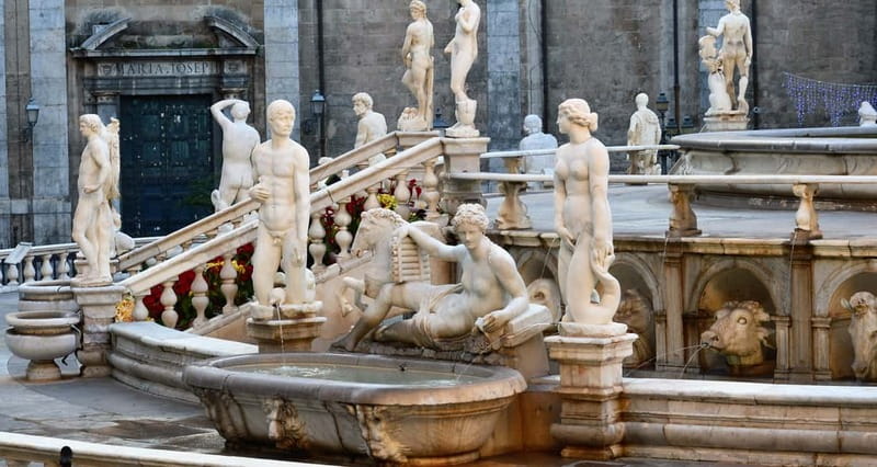Palermo: Art and Architecture Walking Tour - Quattro Canti: turning a street corner into a lesson