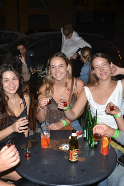 Palermo: Guided Bar Crawl with Shots and Discounts on Drinks - Five bars in five hours: How the walking and timing really work