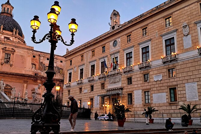 Palermo in 2 hours Main monuments and historic markets - Piazza Pretoria and Palazzo delle Aquile: the Renaissance fountain moment