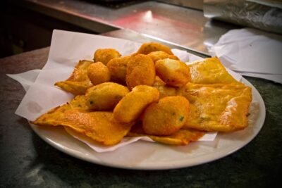 Palermo: Small Group Night Street Food Tour - The welcome toast: Sicilian beer or wine, then the first real bite