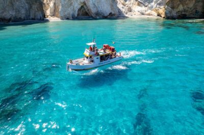 Palmarola: Boat tour with lunch on board - From Via Molo Musco to Ponza Views: Grotte di Pilato to Faro della Guardia
