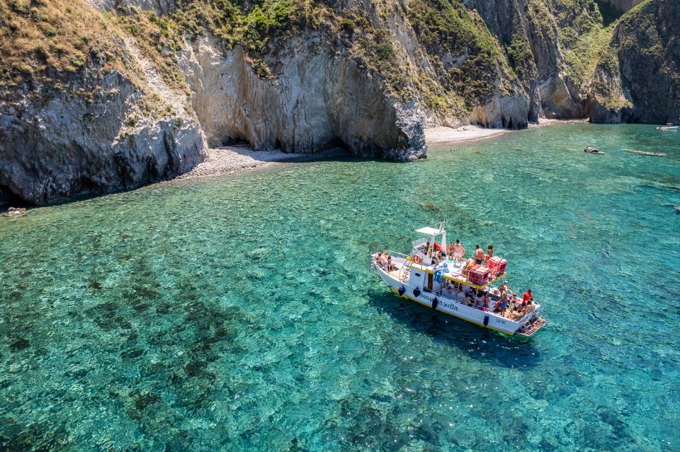 Palmarola: Boat tour with lunch on board - Crew and Communication: Friendly Skippers, Live Guide in Two Languages