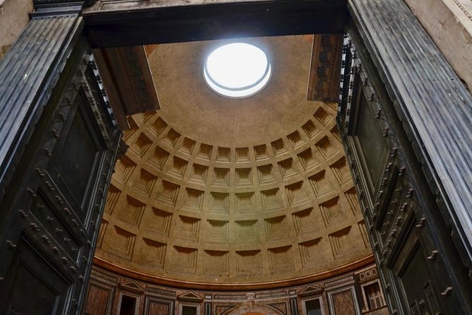 Pantheon Elite Guided Tour - Rome's Iconic Ancient Temple - Guides, headsets, and hearing the story in a noisy square