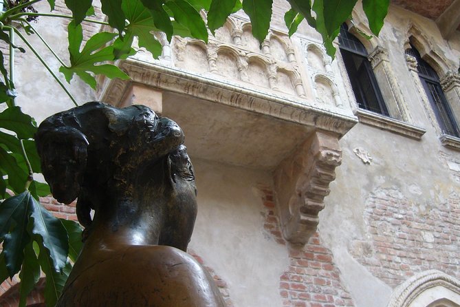 Passionate Verona: Living Romeo and Juliet's Story - Meeting at Piazzetta XIV Novembre (and Why the Start Point Matters)