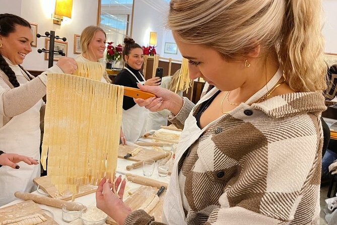 Pasta Cooking Class in Rome - Fettuccine Class in Piazza Navona - The small-group advantage: what you’ll likely get from it