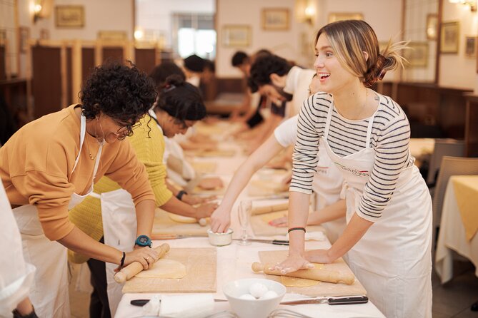 Pasta Cooking Class in Rome - Fettuccine Class in Piazza Navona - Where you meet and how the 2-hour flow usually feels