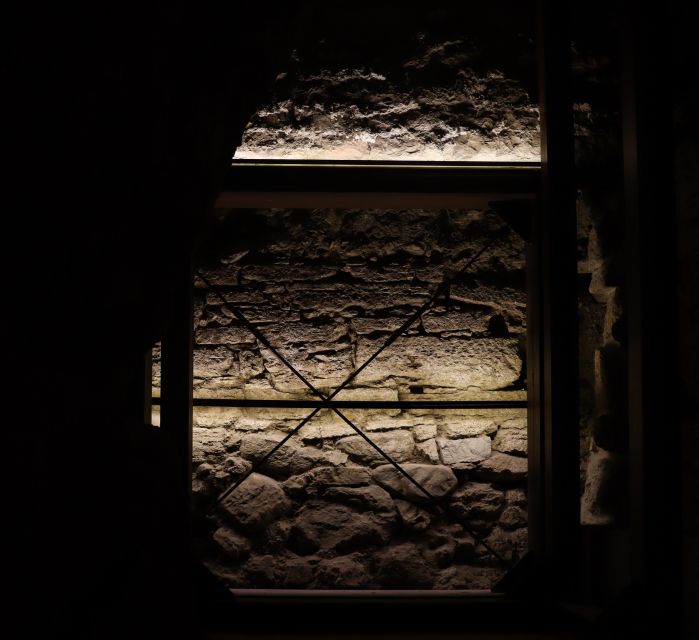 Perugia: Entry Ticket and Guided Tour of Perugia Underground - The 15-Meter Descent: Walking into the Hill Under Perugia