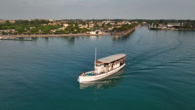Peschiera: Half-Day Lake Garda Cruise with Lunch - What You See From the Boat: castles, islands, and coast-hugging views