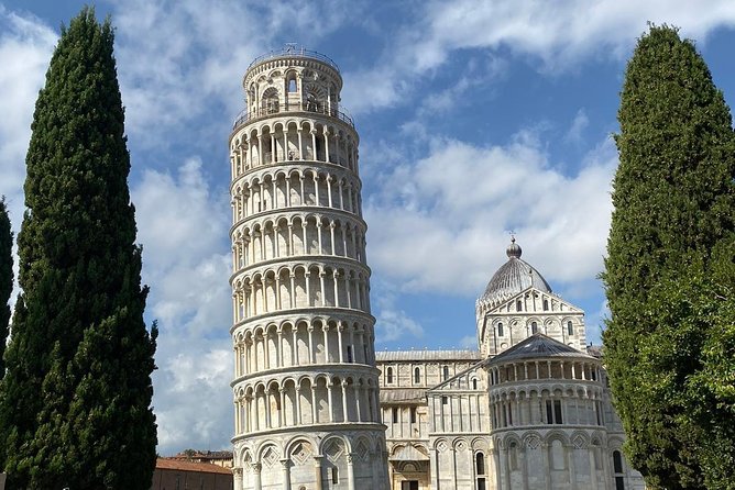 Pisa and Florence from the Livorno Cruise Port - Santa Croce stop: a quick pause at a resting place for Michelangelo and Galileo