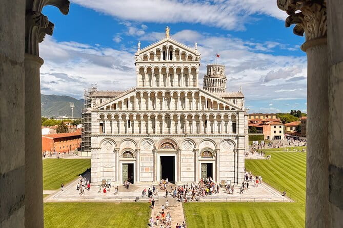 Pisa and Lucca Day Trip from Florence - Duomo di Pisa crowd plan: what happens when lines crush your schedule