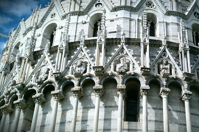 Pisa: VIP 1.5-Hour Small Group Tour & Skip-the-Line Access - Stop 2: Reserved entry to the Leaning Tower climb