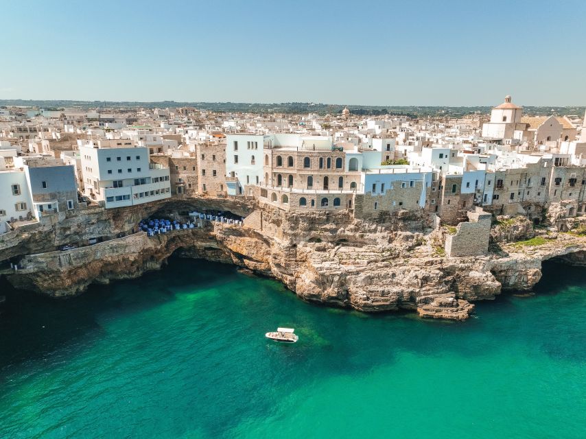 Polignano a Mare: Boat Cruise to Scenic Caves with Prosecco - Grotta Azzurra and Grotta delle Rondinelle: the first cave impressions