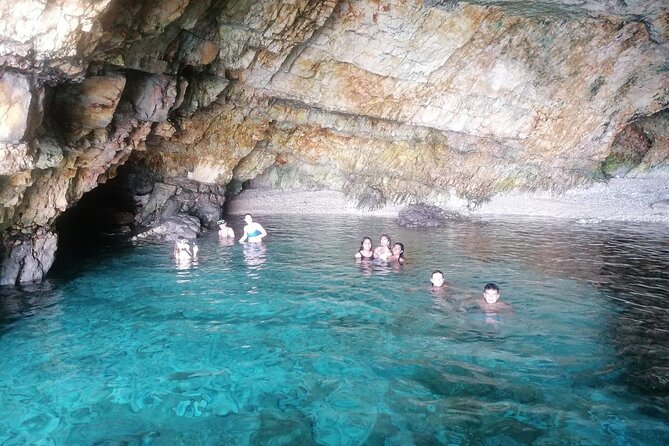Polignano a Mare: Boat Tour of the Caves - Small Group - Captain skill and cave navigation: the part you’ll feel in your body