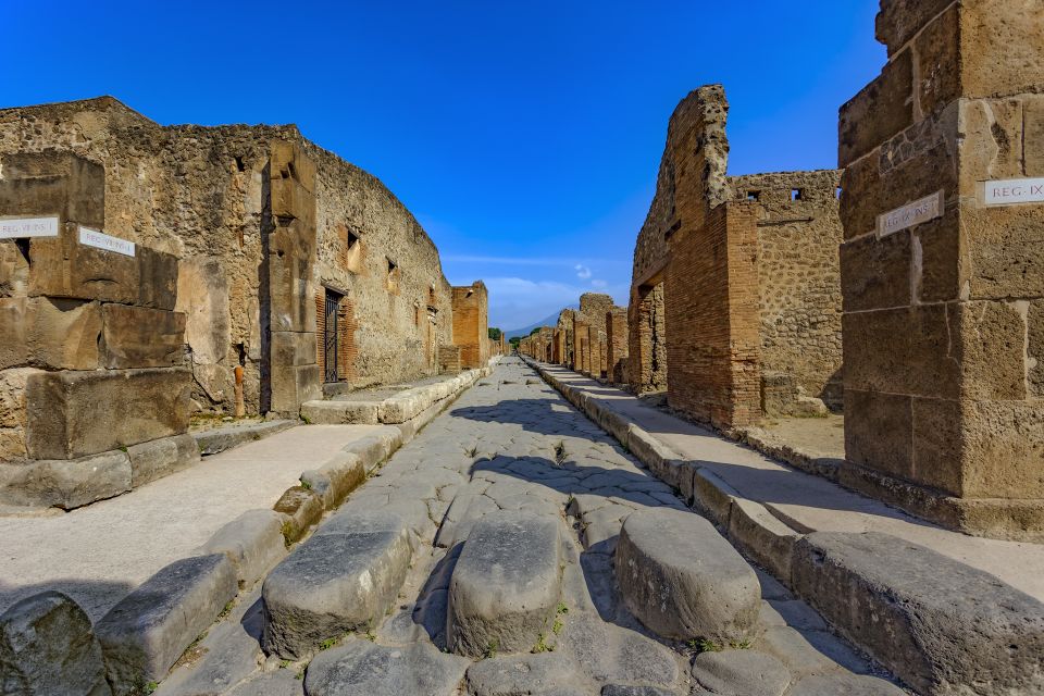 Pompeii: 2-Hour Guided Tour with an Archaeologist - Temples, Theaters, and the City’s Loudest Spaces