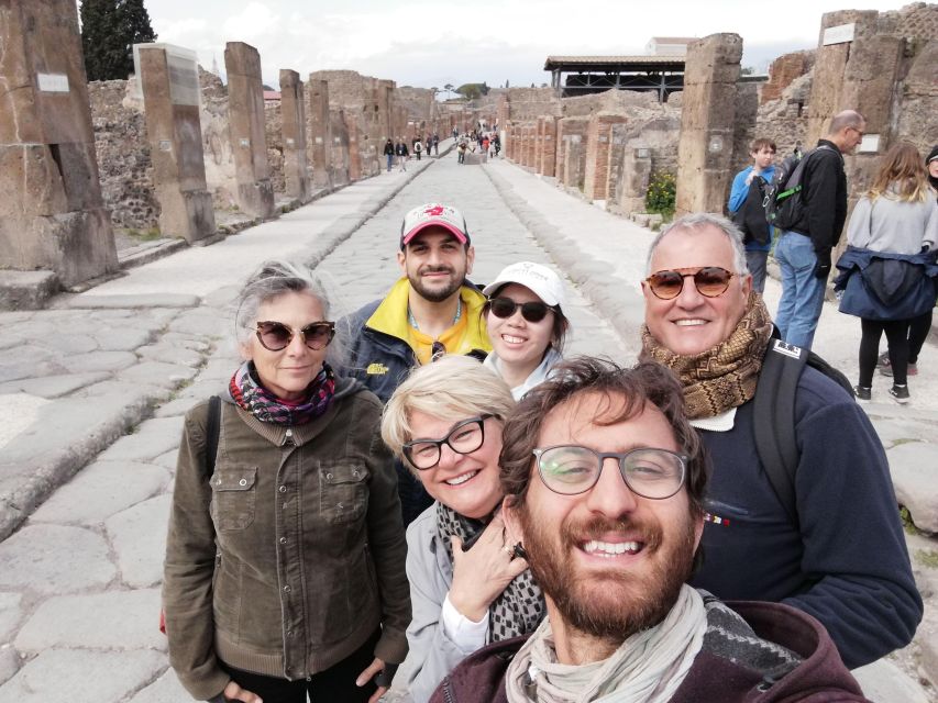 Pompeii 2-Hour Private Tour - Finding your guide fast at Scavi Villa dei Misteri