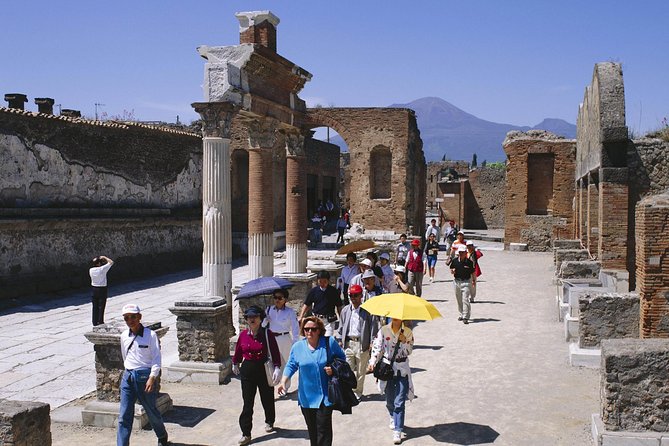 Pompeii 2-hour Private Tour with an Archaeologist-Ticket included - Granaries, Marble Tables, Fountains Baths, and the Eruption Casts