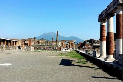 Pompeii 2h Small-Group Tour with Expert Archaeologist - Meet at Piazza Esedra and Get Into the Site Fast