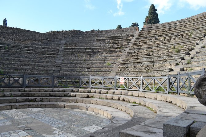 Pompeii 3 Hours Walking Tour Led by an Archaeologist - Odeon (Teatro Piccolo) to Teatro Grande: The entertainment circuit
