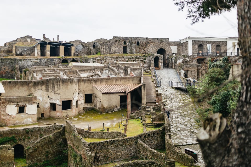 Pompeii: Afternoon to Sunset Guided Tour with Ticket - Skip-the-line entry: how to use the extra time well