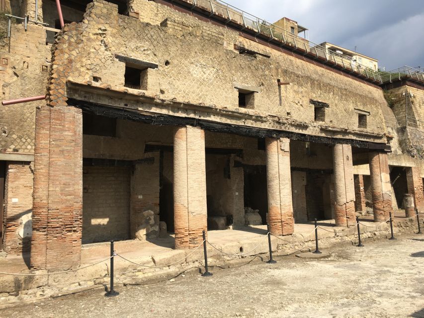 Pompeii and Herculaneum: Guided Tour with an Archaeologist - Meeting point and starting smoothly at Ristorante Suisse