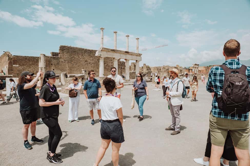 Pompeii and Mount Vesuvius excursion from Naples - Descending to Pompeii: how you get a live guided walk in real time