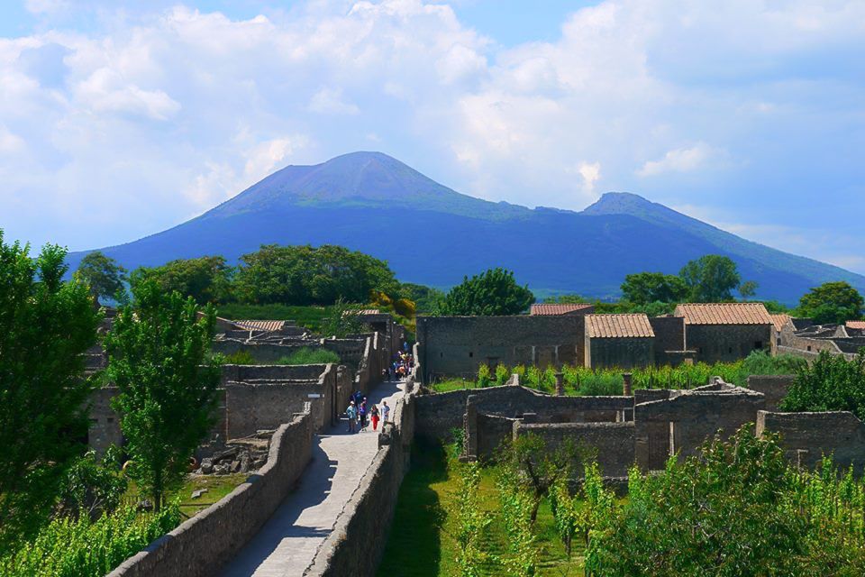 Pompeii and Vesuvius Full-Day Tour from Amalfi Coast - Should you book this Pompeii and Vesuvius full-day tour?