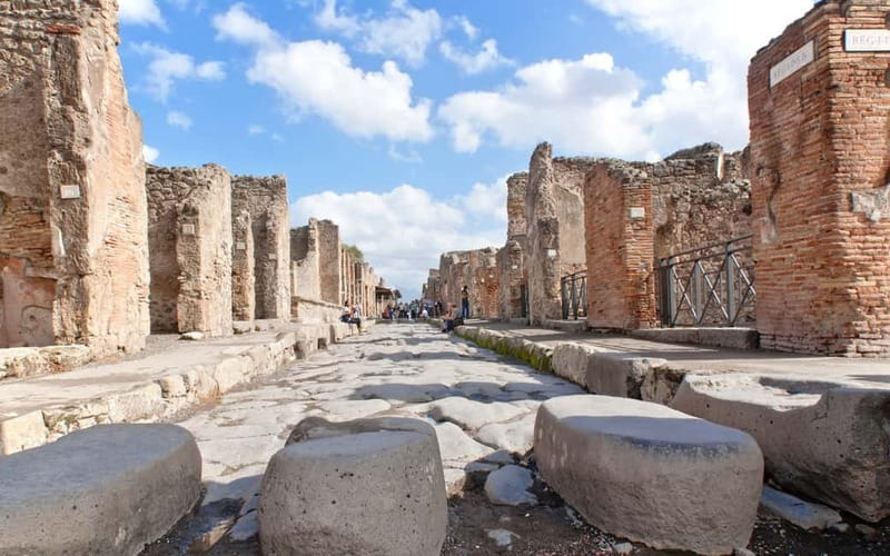 Pompeii: Archeological Tour & Wine Tasting at Mt. Vesuvius - Time management reality: you’ll see the highlights, not everything