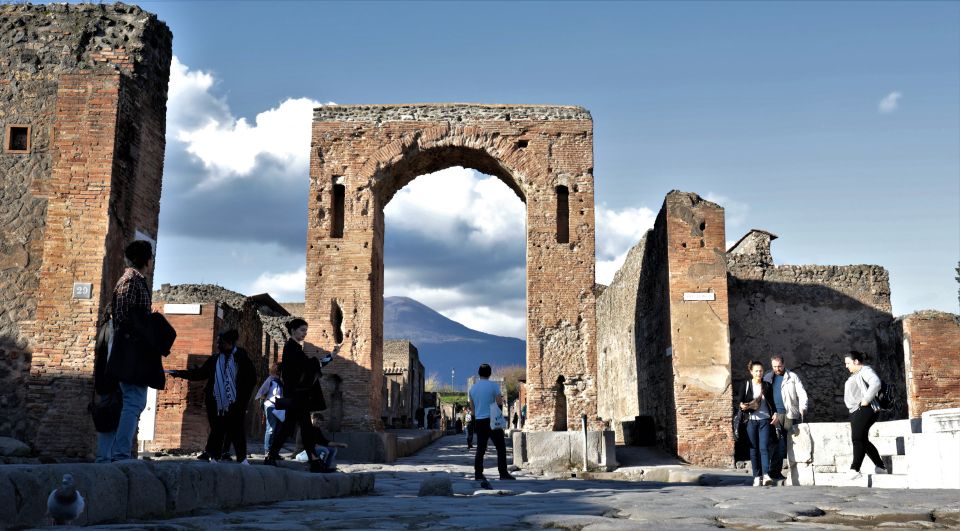 Pompeii: Day Tour of Pompeii and Vesuvius with Bus Transfer - Gran Cono Hike: The Part That Tests Your Legs (In a Good Way)