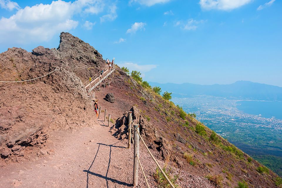 Pompeii: Day Tour of Pompeii and Vesuvius with Bus Transfer - Weather Reality: Rain, Bad Conditions, and What Happens if Vesuvius Closes