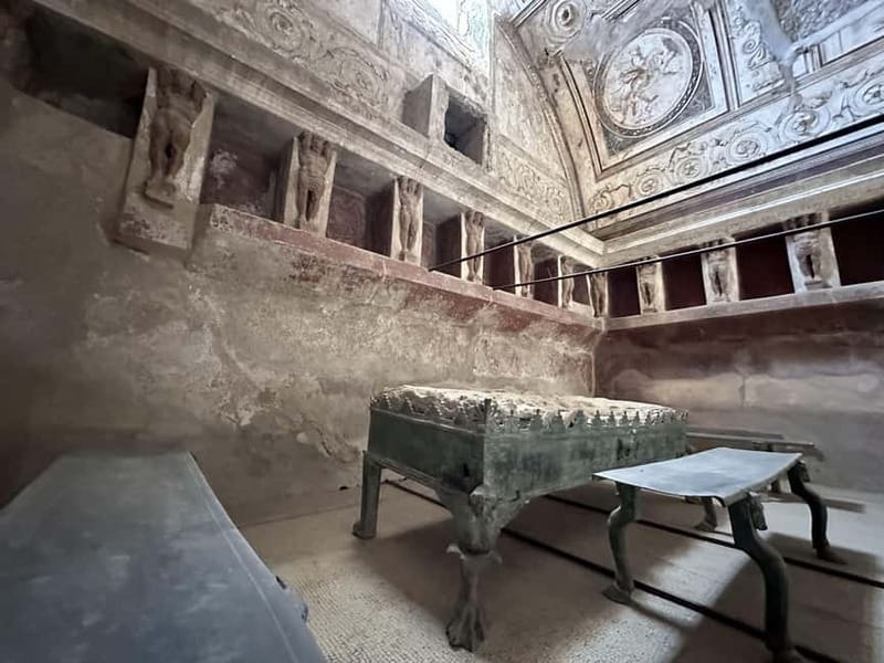 Pompeii: Exclusive Tour with Archaeologist and Entry Tickets - Roman Baths and the Art of Status: Forum Baths to Big Houses