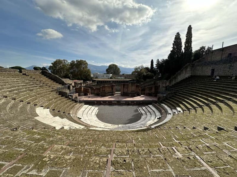 Pompeii: Exclusive Tour with Archaeologist and Entry Tickets - Thermopolium Taverns, Lupanare, and the Theatre District
