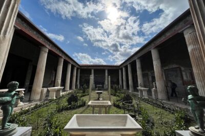 PompeiI Exclusive Tour with your Archaeologist in a Small Group - Venus to Jupiter: temples and the Forum core in 60 minutes