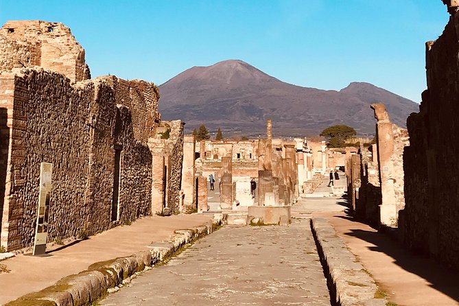 PompeiI Exclusive Tour with your Archaeologist in a Small Group - Teatro Grande: how Greco-Roman performances worked