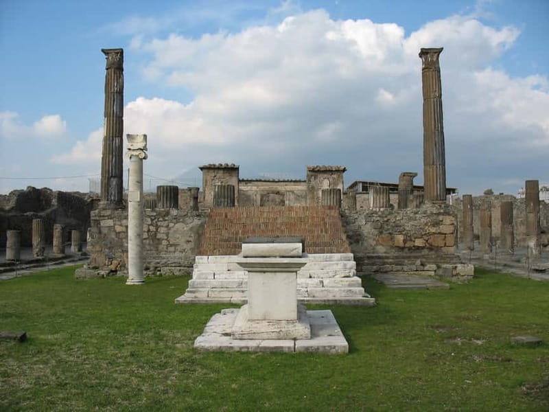 Pompeii: Group Tour with an Archeologist Guide - Key highlights worth packing for