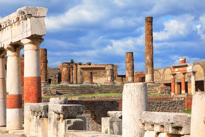 Pompeii Guided Group Tour with Entry Ticket and Archaeologist - Casa del Fauno: luxury, mosaics, and what copies mean