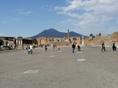 Pompeii: Guided Tour with Archaeologist with max. 12 People - Meeting at Suisse Restaurant and Handling Named Tickets