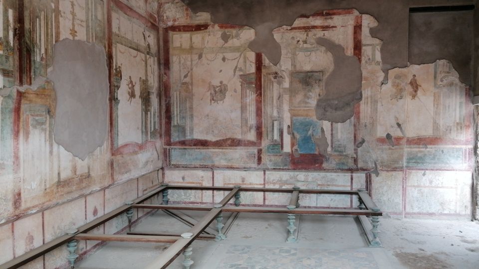 Pompeii: Guided Tour with Archaeologist with max. 12 People - House of Menander: Frescoes, Mosaics, and What People Looked At