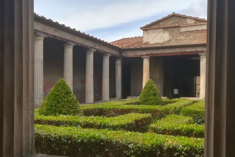Pompeii: Guided Tour with Archaeologist with max. 12 People - Terme Stabiane Baths: Leisure as a Real Social System