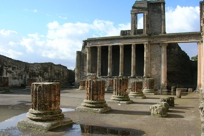 Pompeii Half Day Trip from Naples - Entering Pompeii: how the 2-hour walk is structured